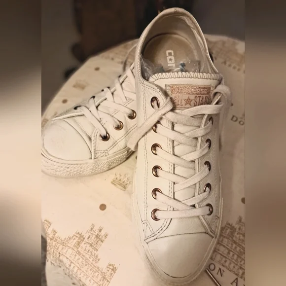 Converse Chuck Taylor's. White with Gold Tone Hardware. w 9 1\2 m 7 1\2 - Picture 2 of 16